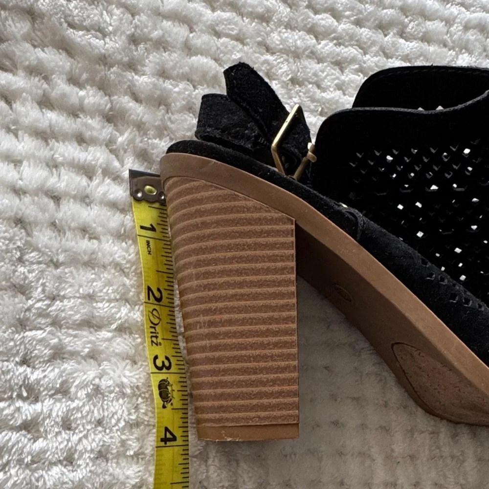 ✨🖤 Like New - DV Black Perforated Heeled Sandals – Women’s Size 6.5 - Picture 10 of 10